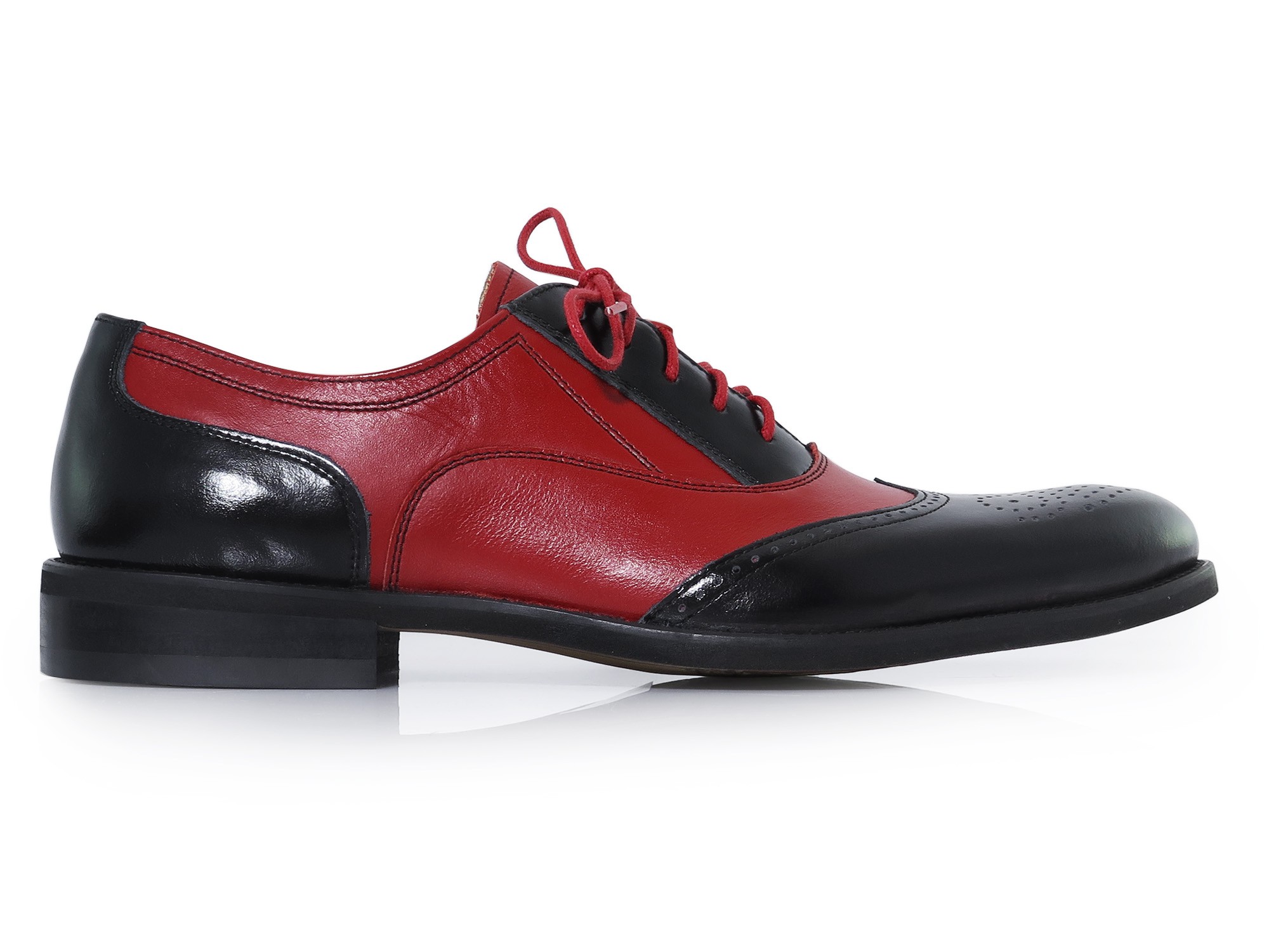 Czarno-czerwone obuwie męskie - spektatory, caponki T218