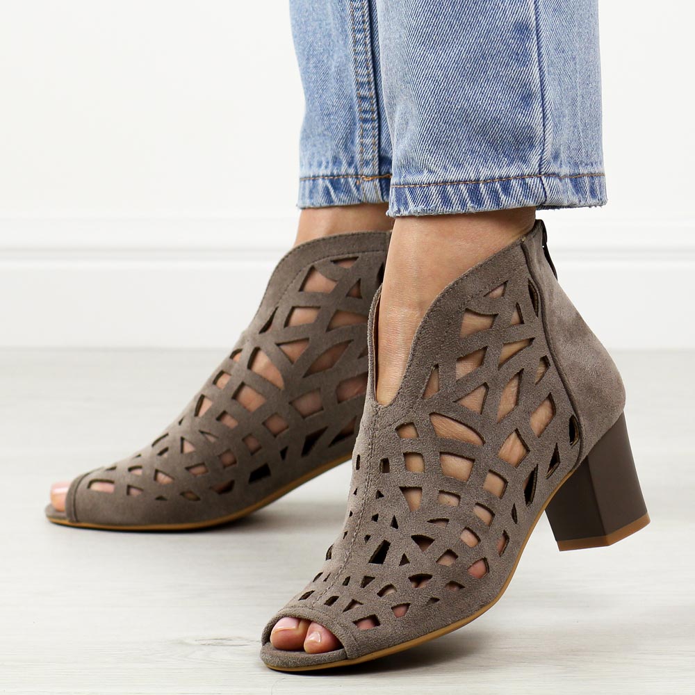 C. Brązowe sandały damskie na obcasie z zakrytą piętą M.Daszyński 1954-15