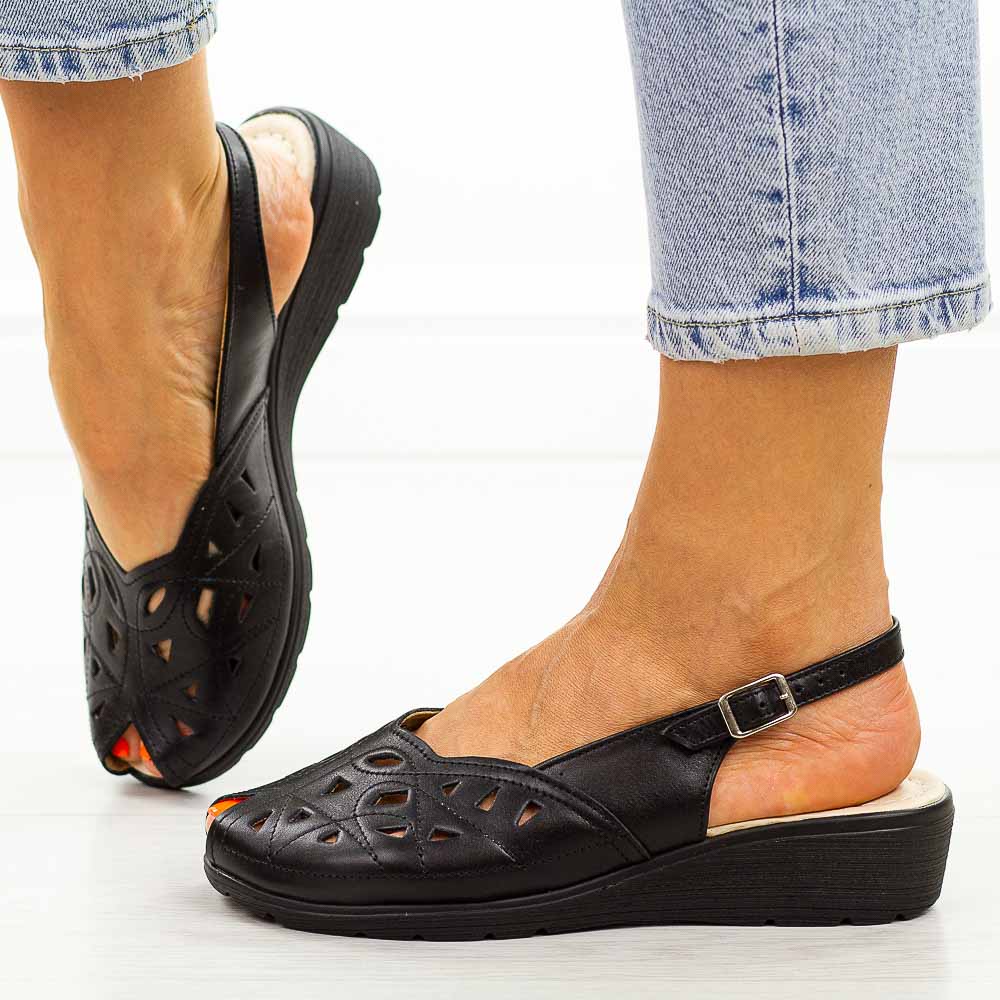 Czarne skórzane Polskie sandały damskie na koturnie Gregors 960