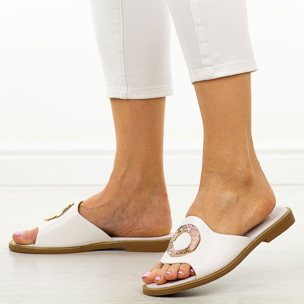 Białe płaskie klapki damskie Filippo Dk6906/25