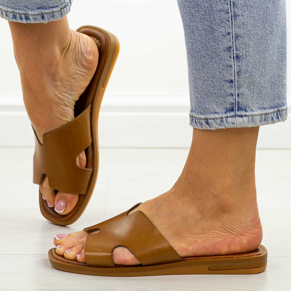 Brązowe skórzane klapki damskie Cambell 64013