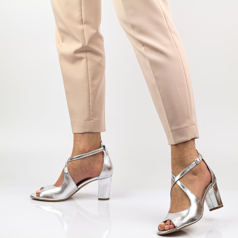 Srebrne skórzane sandały damskie na słupku Prestige 2080