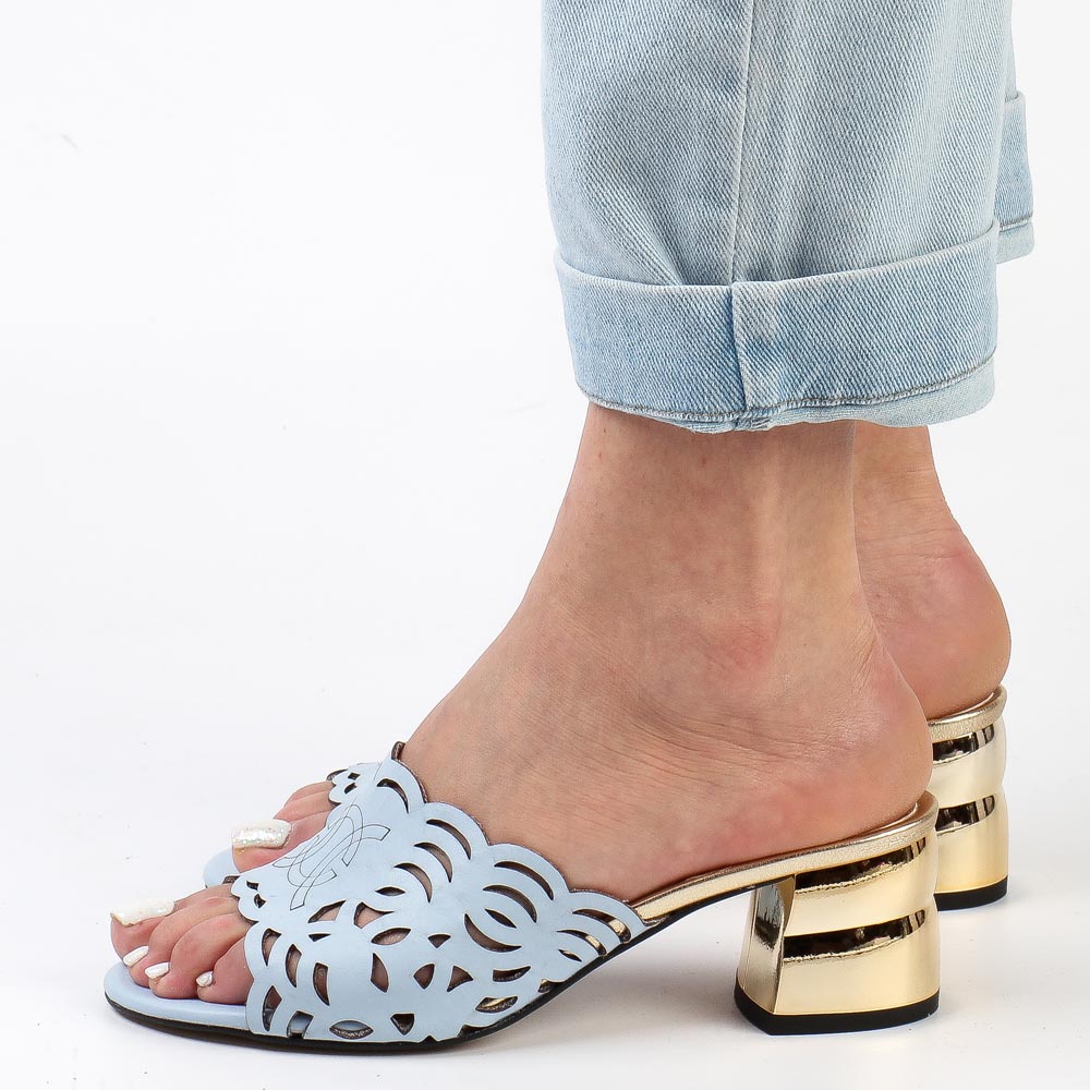 Niebieskie skórzane Polskie klapki damskie na złotym obcasie Suzana 4026d