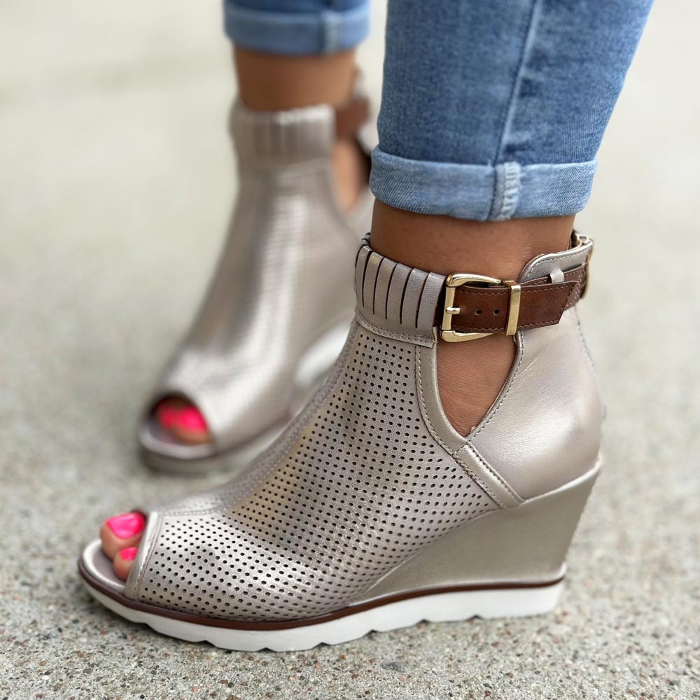 Złote botki damskie Filippo Dbt1474 Koturn