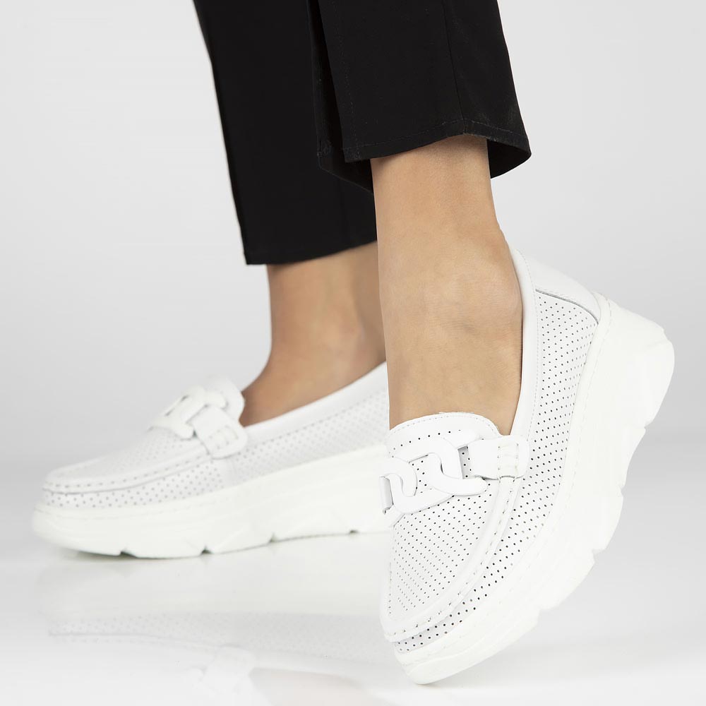 Białe skórzane półbuty damskie na platformie, mokasyny FILIPPO DP4552/