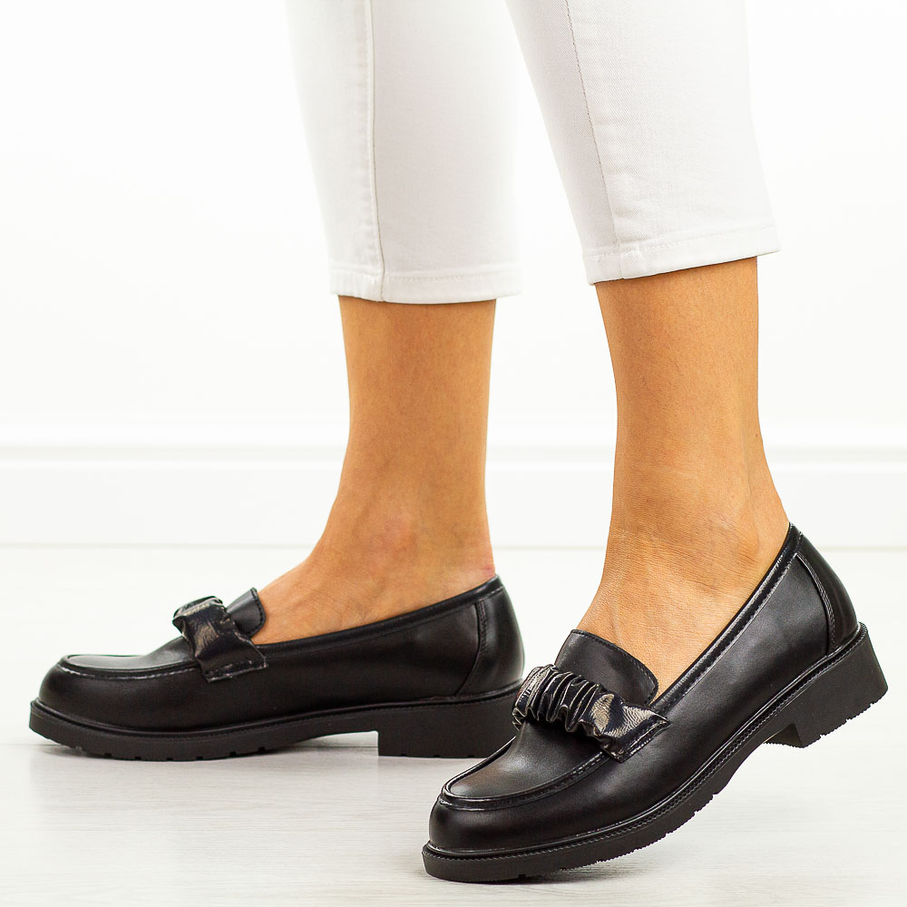 Czarne półbuty damskie S.Barski 335