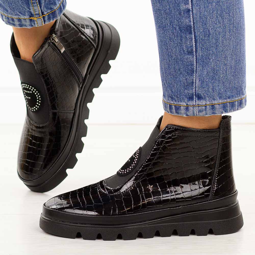 Czarne lakierowane botki damskie Filippo Dbt7169/25