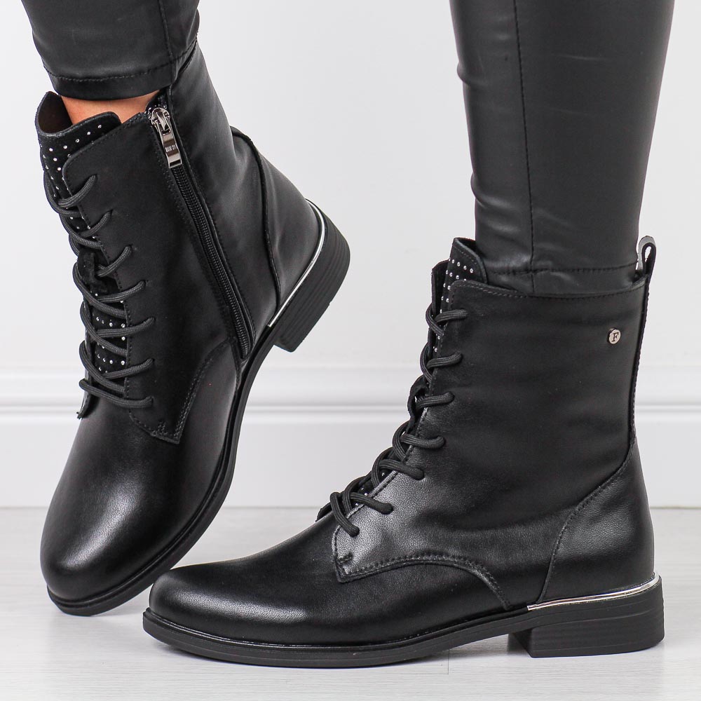 Czarne skórzane botki damskie płaskie Filippo Dbt4747/25