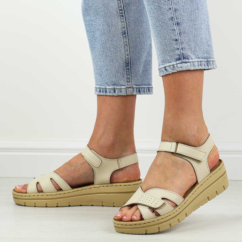 Beżowe sandały damskie Vinceza 46017