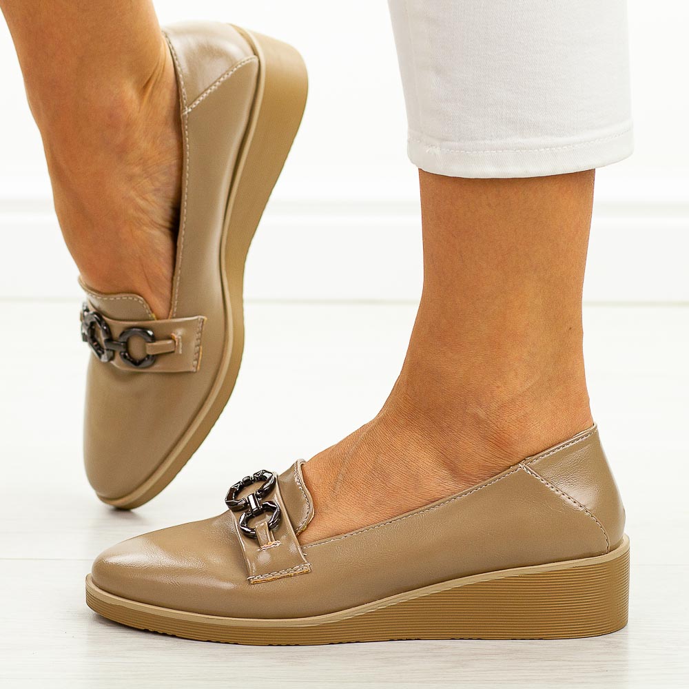 Beżowe półbuty damskie na koturnie M.Daszyński 2265-1