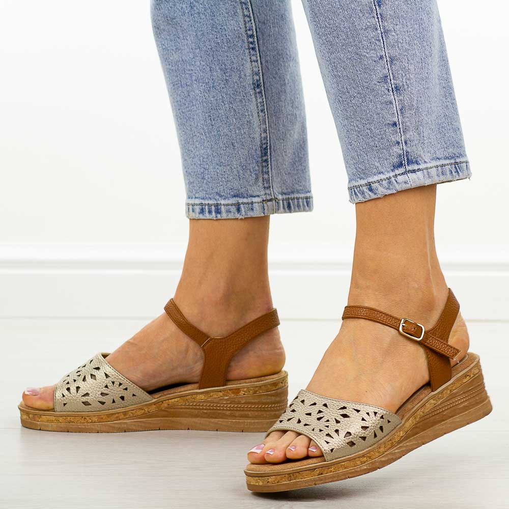 Złote sandały damskie na koturnie Sergio Leone sk193