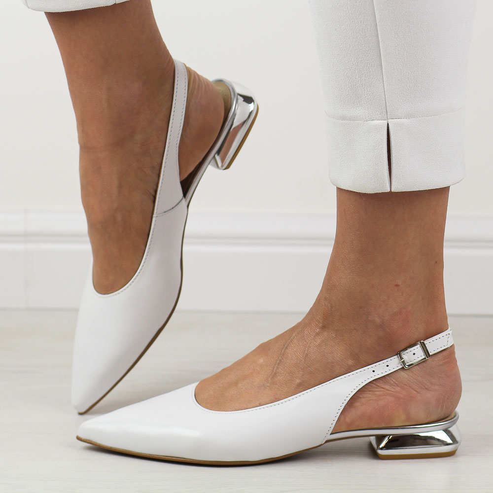 Białe skórzane Polskie czółenka damskie na obcasie z odkrytą piętą Aga 1163