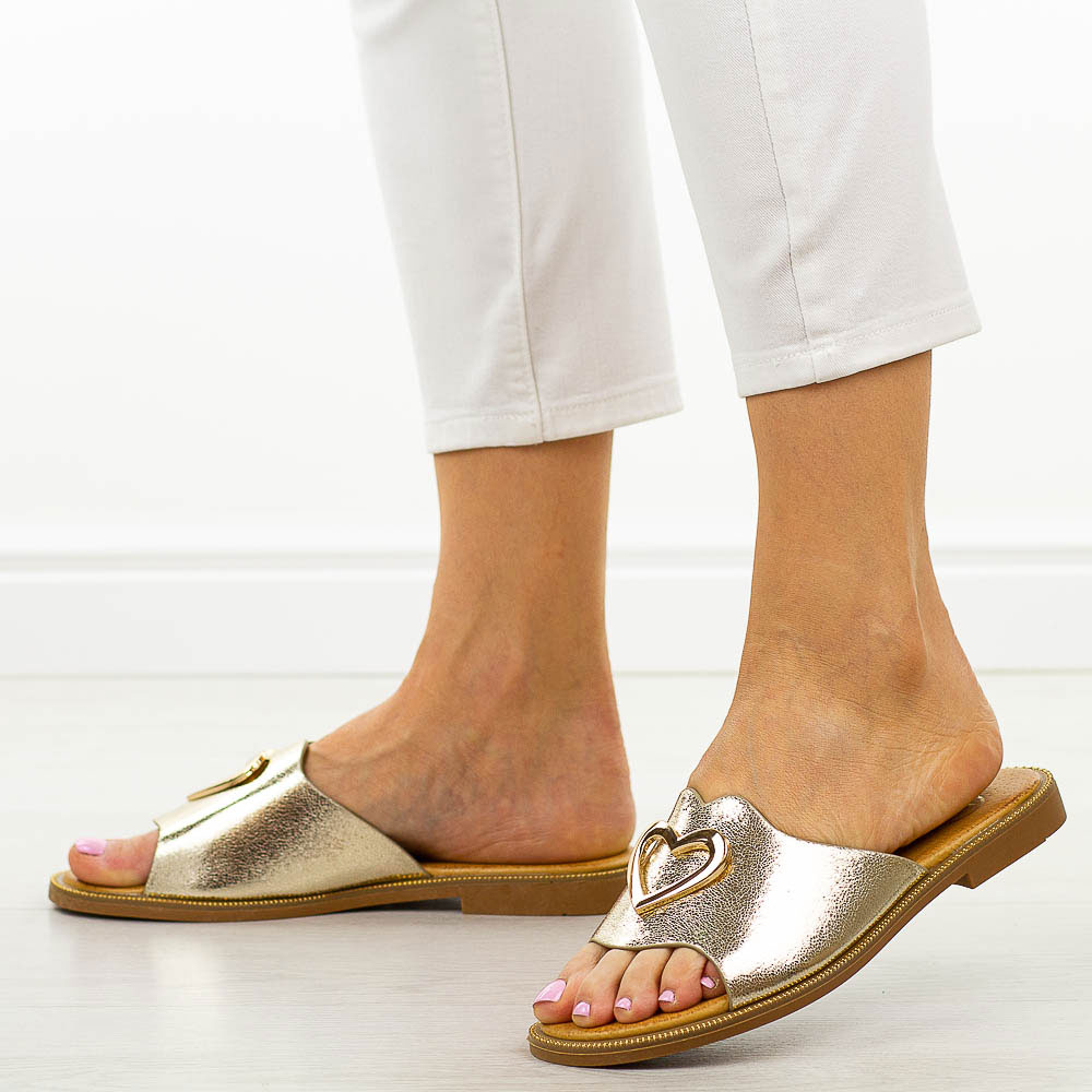 Złote płaskie klapki damskie Filippo Dk6909/25