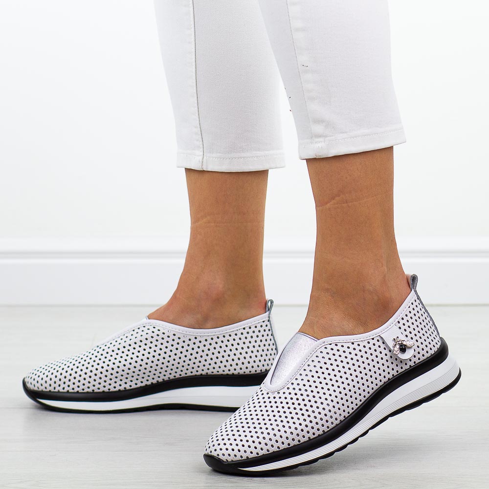 Białe ażurowe skórzane półbuty damskie Cambell 07317