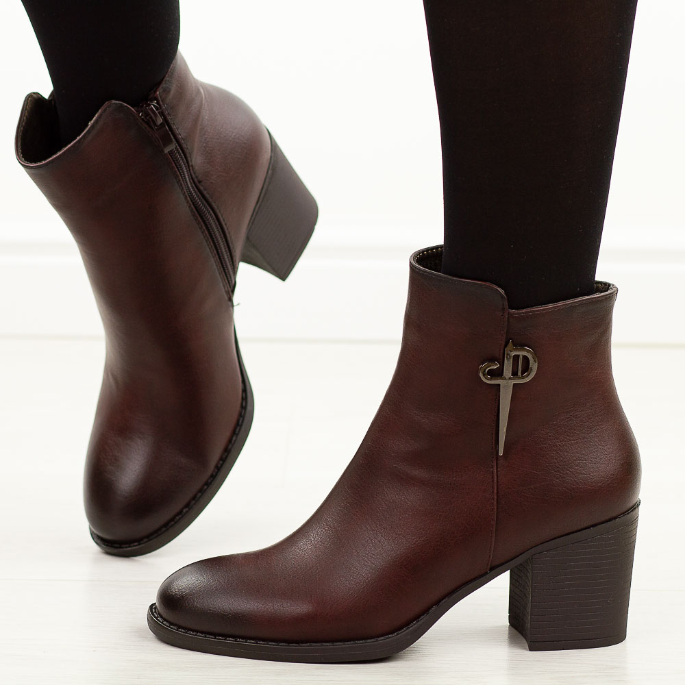 Bordowe botki damskie na słupku M.Daszyński Sa250-4