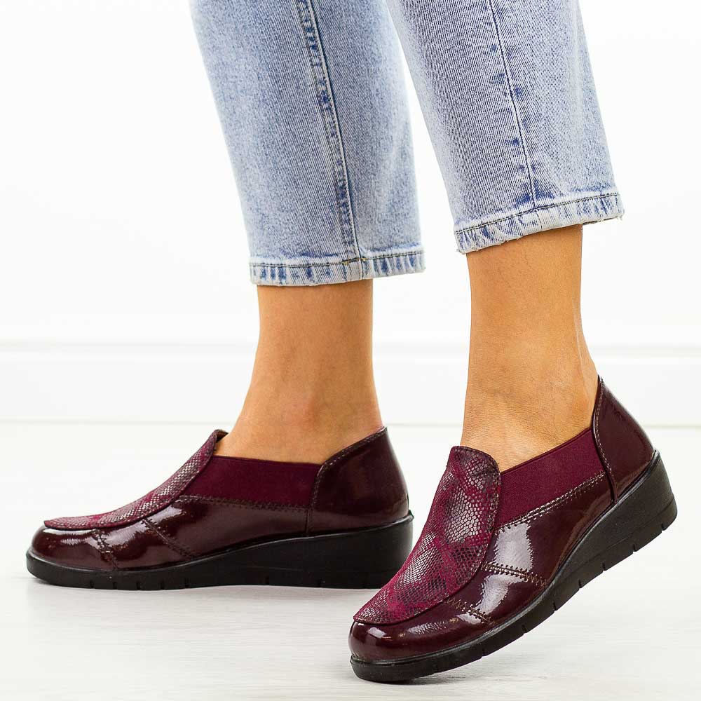 Bordowe półbuty damskie na koturnie T.Sokolski J22-02