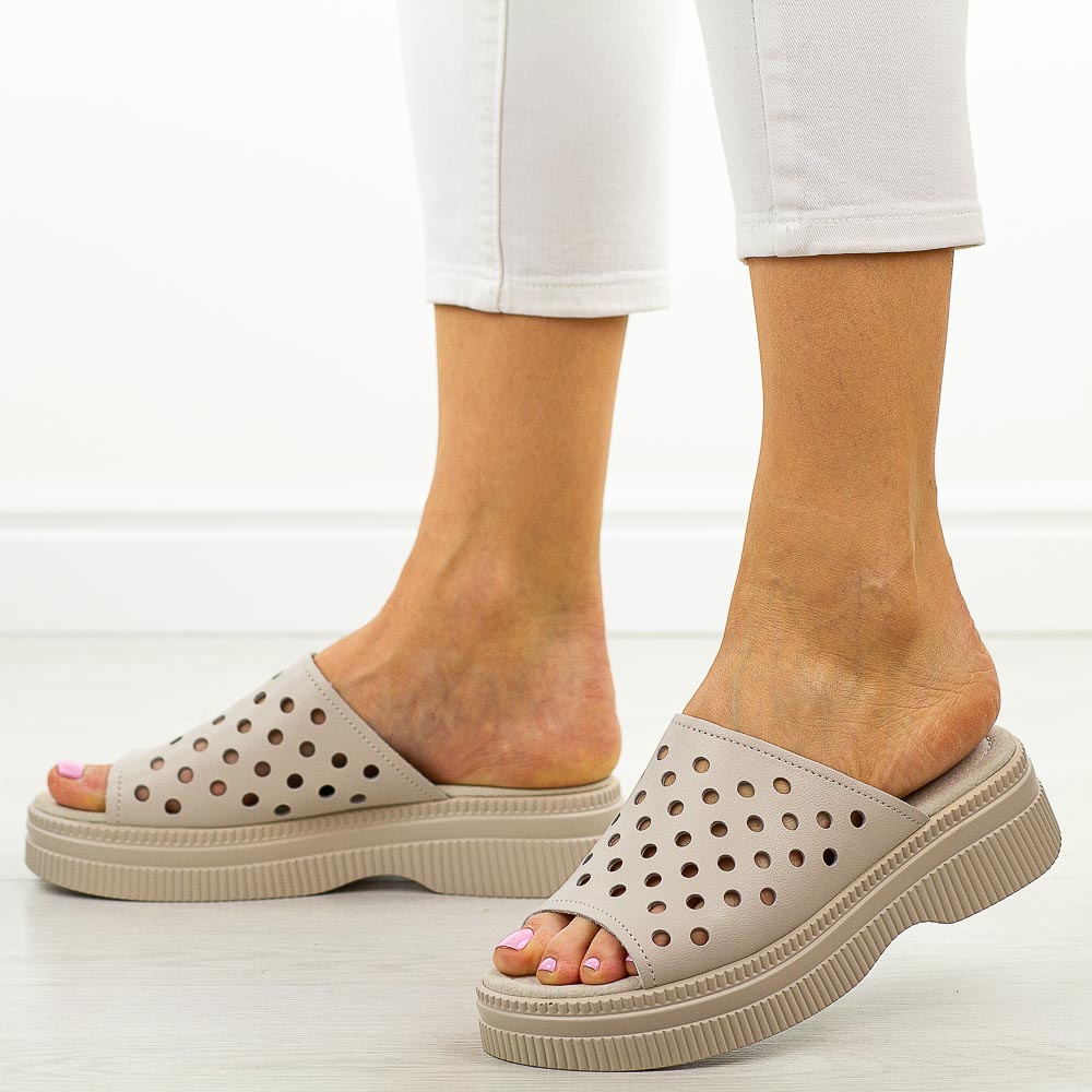 Beżowe skórzane klapki damskie na platformie S.Barski 537