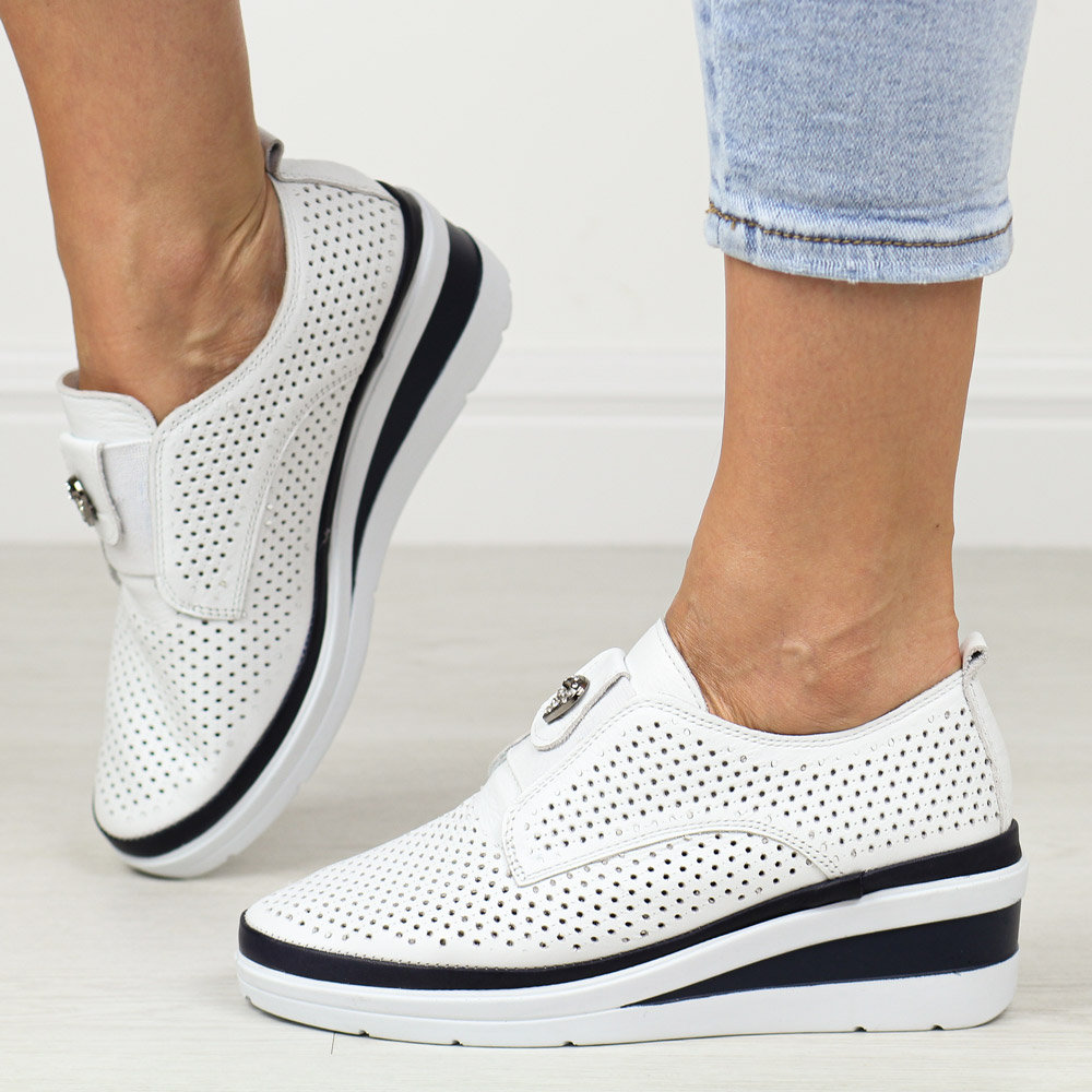 Białe NV skórzane ażurowe półbuty damskie na koturnie T.Sokolski 198