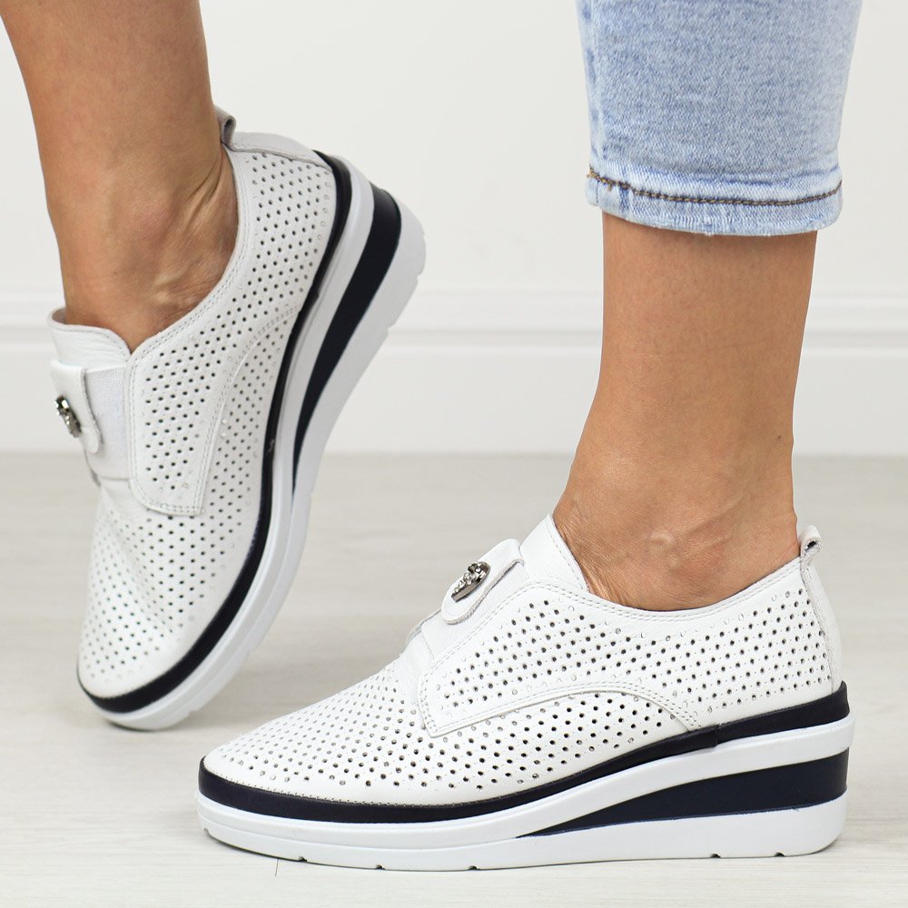 Białe NV skórzane ażurowe półbuty damskie na koturnie T.Sokolski 198