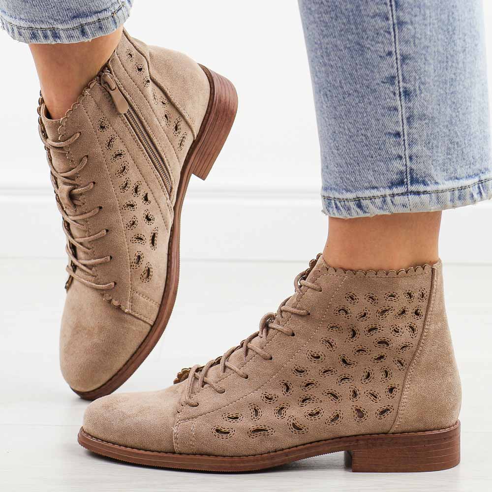 Beżowe jesienne zamszowe ażurowe botki damskie S.Barski 185