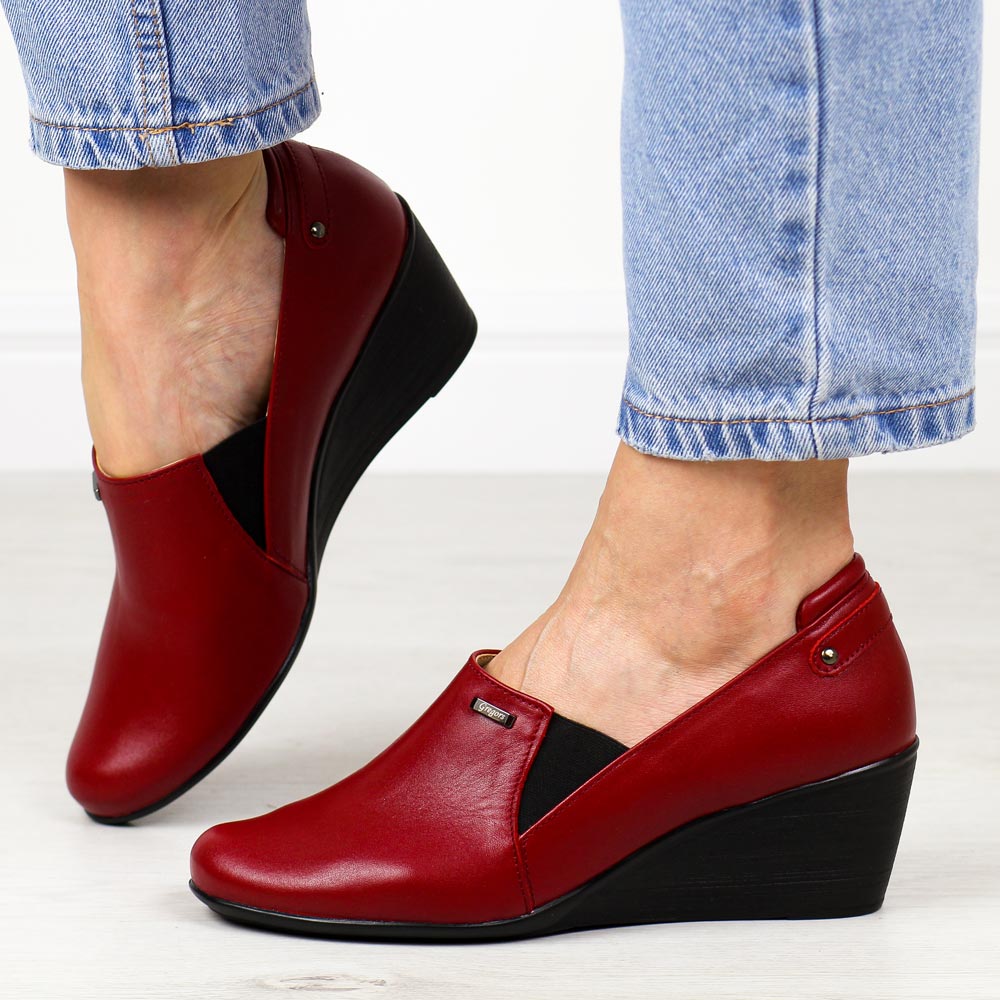 Czerwone Polskie półbuty damskie na koturnie Gregors 947