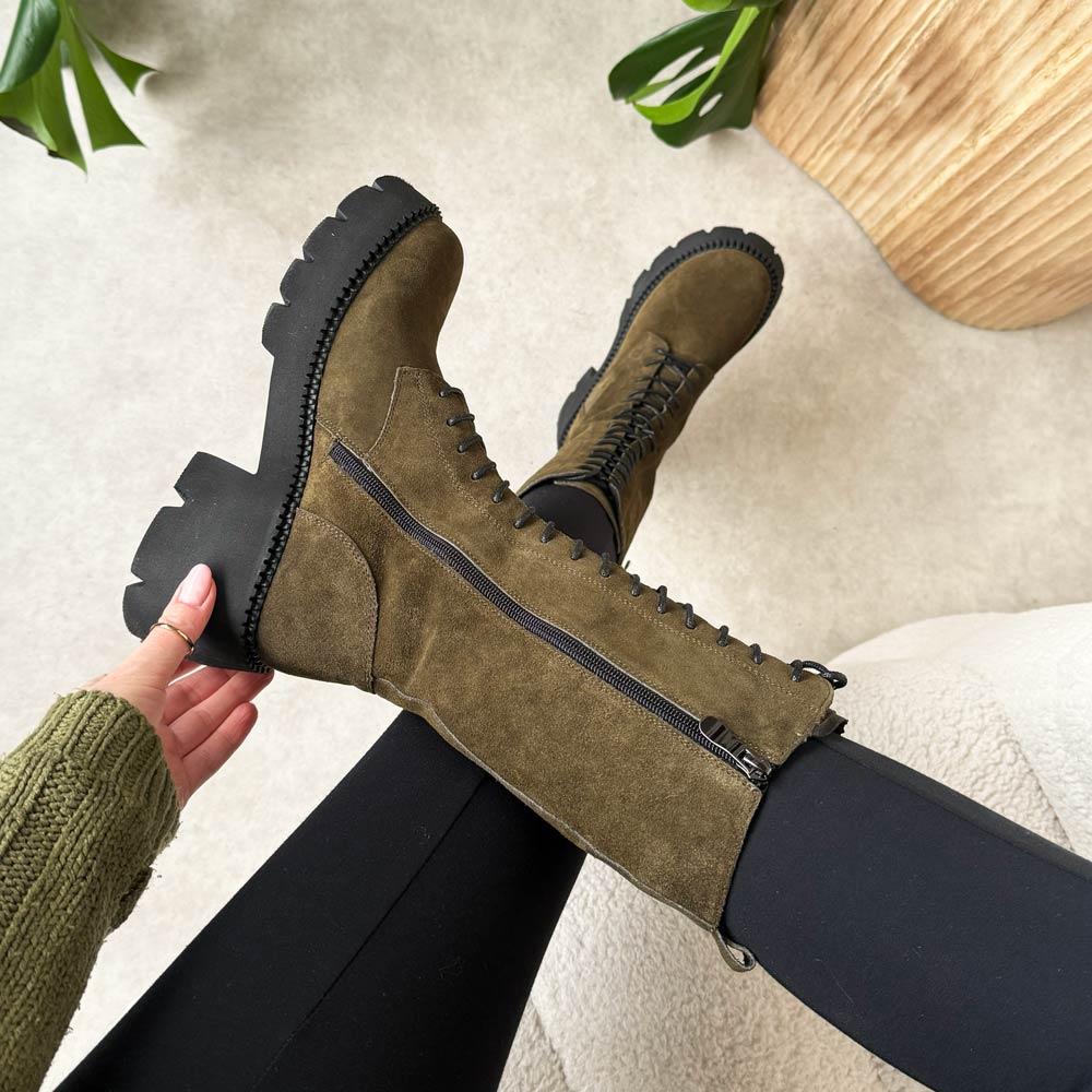 Khaki wysokie skórzane botki damskie na traperze T.Sokolski 197