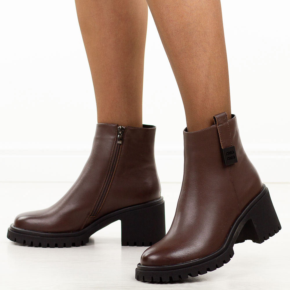 Brązowe skórzane botki damskie na traperze Cambell 29312