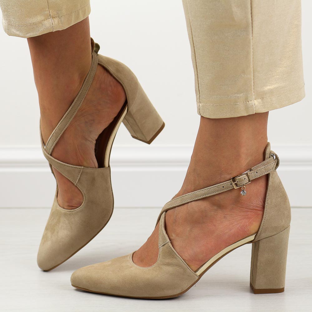 Beżowe skórzane zamszowe czółenka damskie na słupku Prestige 2045