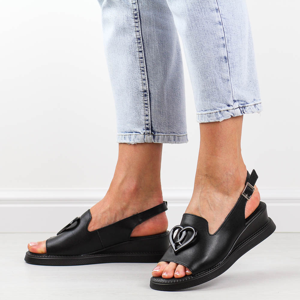 Czarne skórzane sandały damskie na koturnie Filippo Ds6069/25