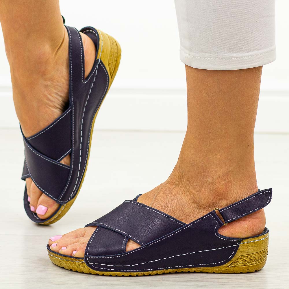 Granatowe skórzane sandały damskie T.Sokolski 311