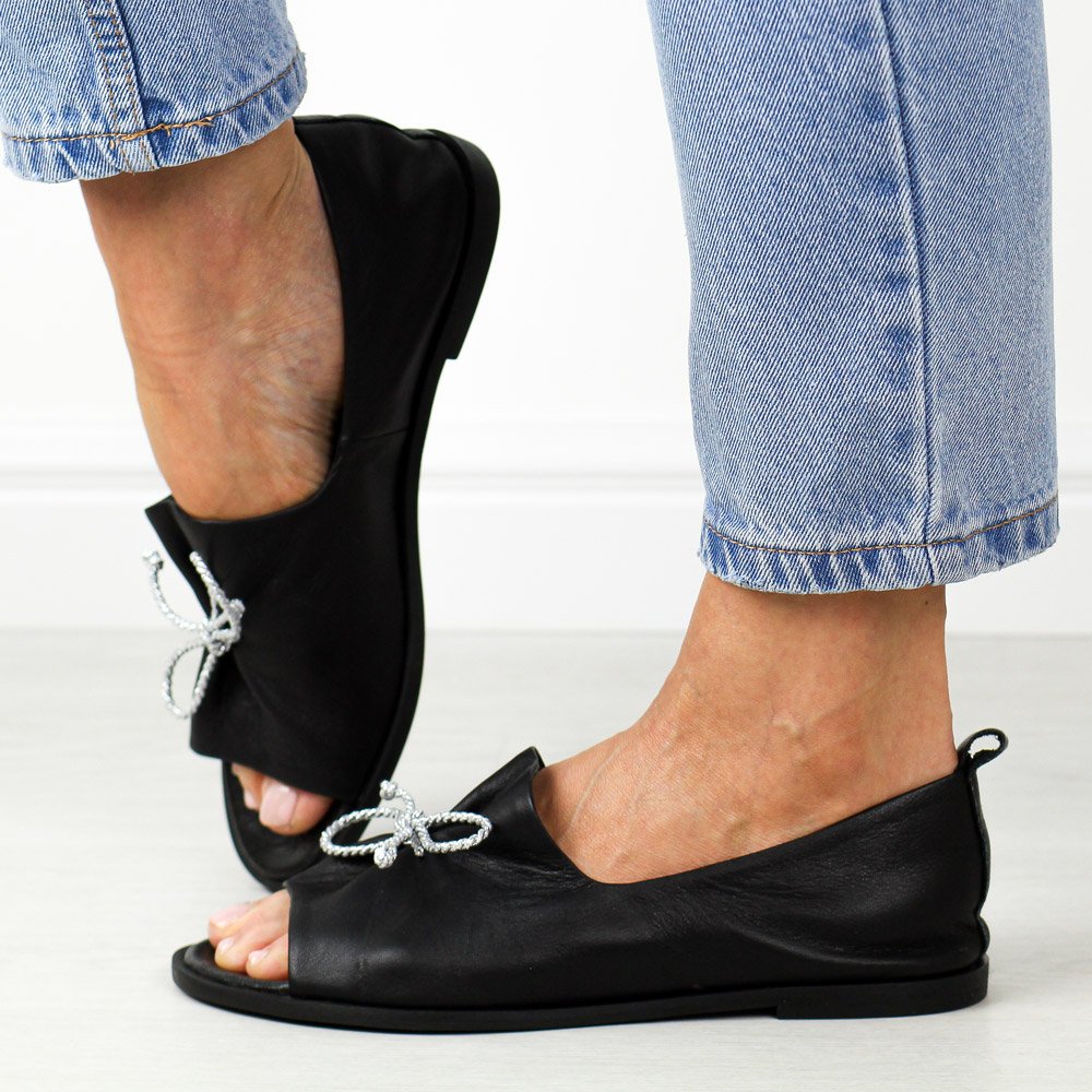 Czarne skórzane Polskie sandały damskie z zakrytą piętą Deoni D488