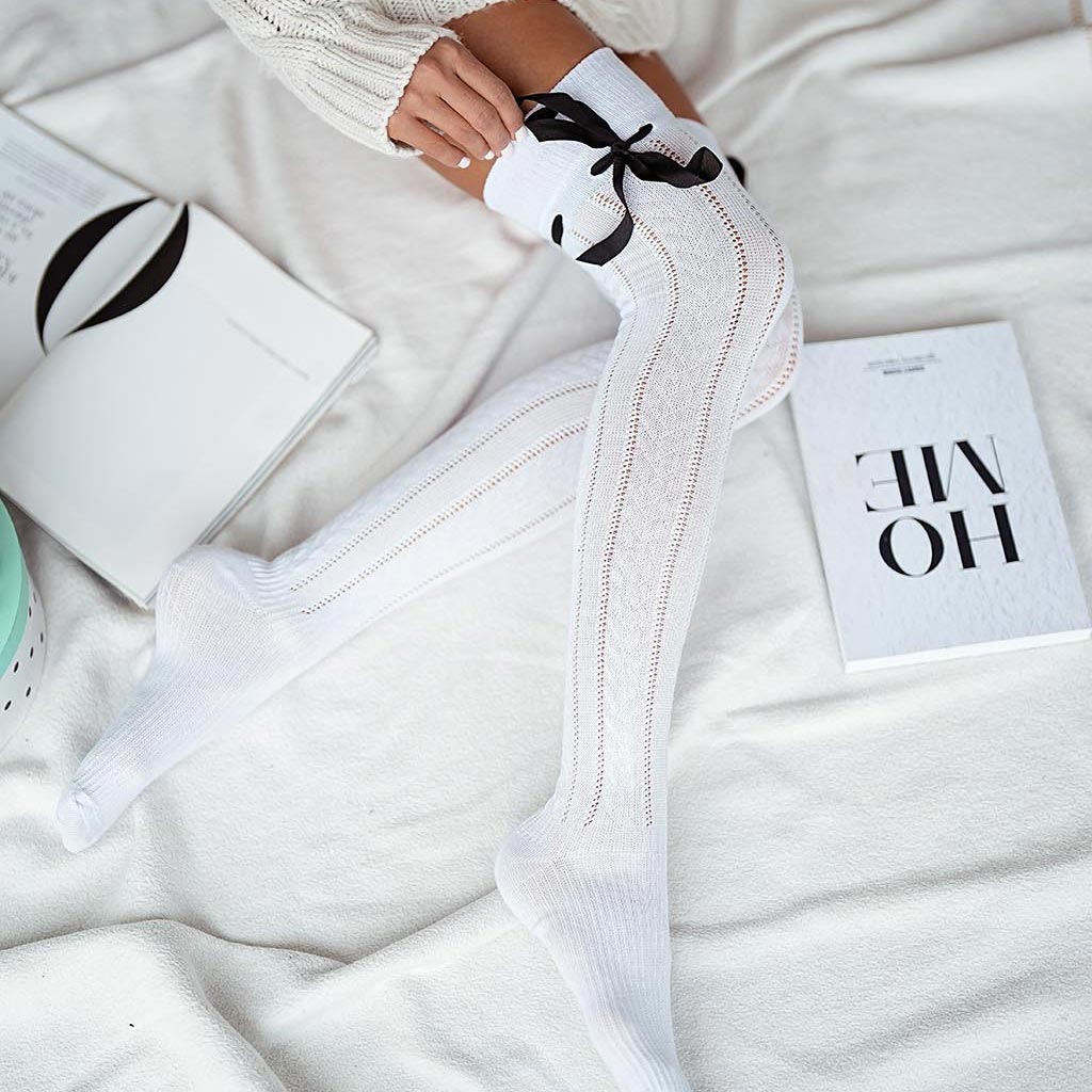 Białe zakolanówki damskie 215 wstążka