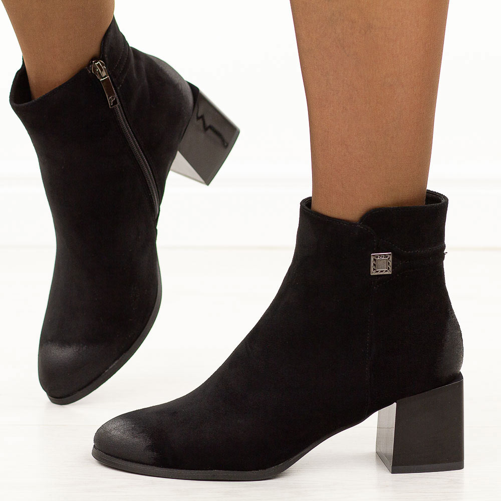 Czarne zamszowe botki damskie na obcasie Potocki 12743