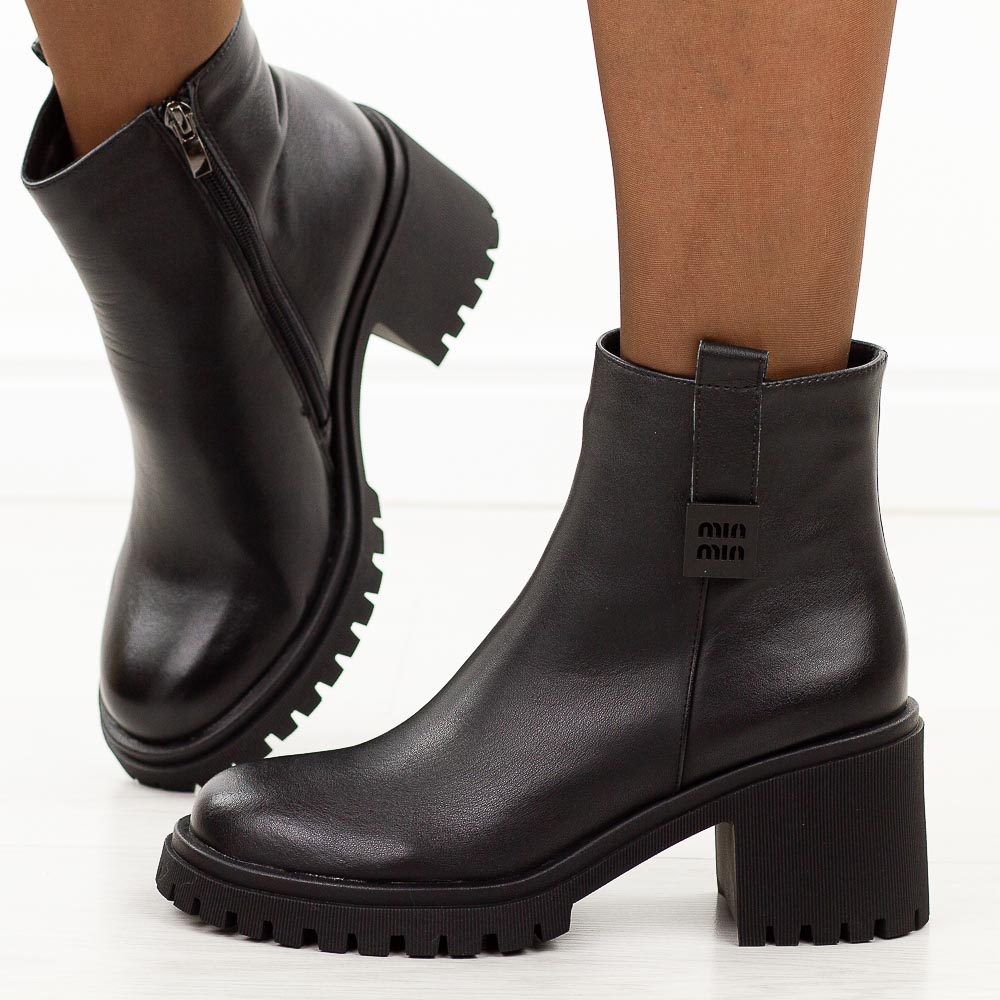 Czarne skórzane botki damskie na traperze Cambell 29312