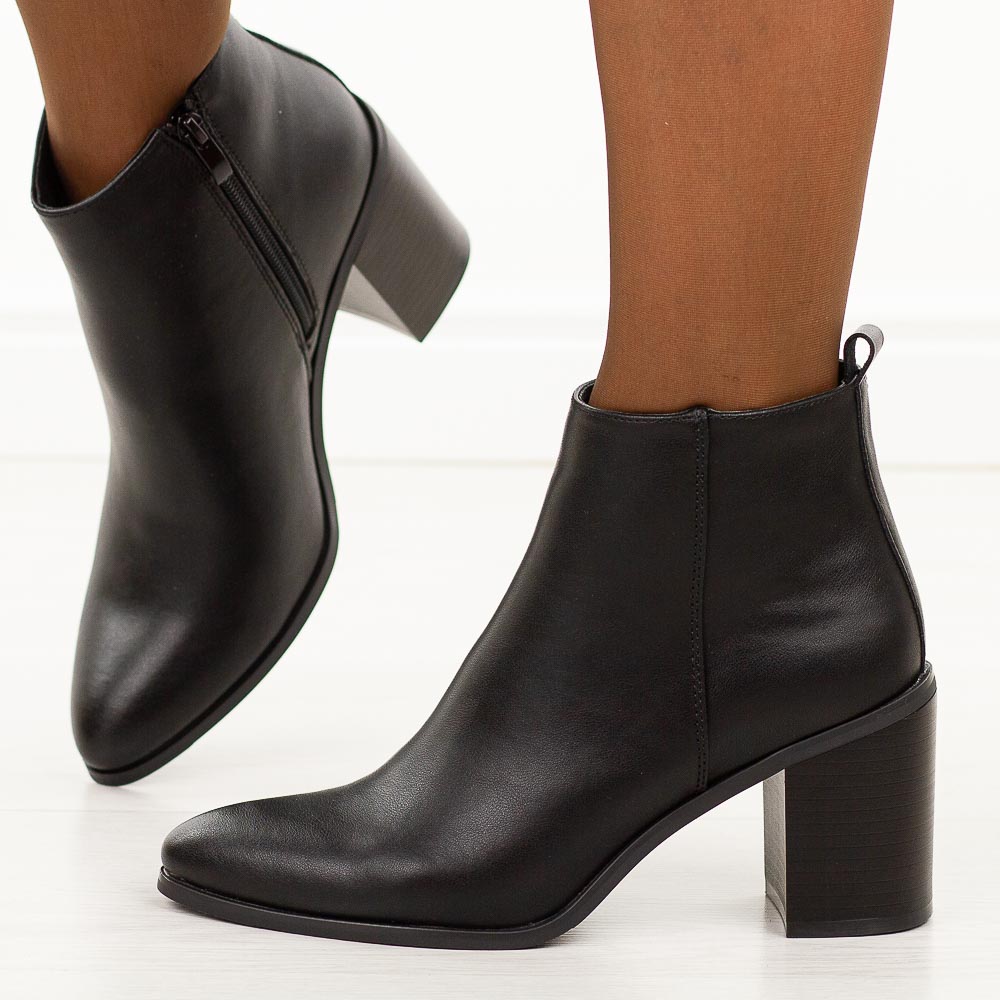 Czarne skórzane botki damskie na słupku Sergio Leone Bt25380-S