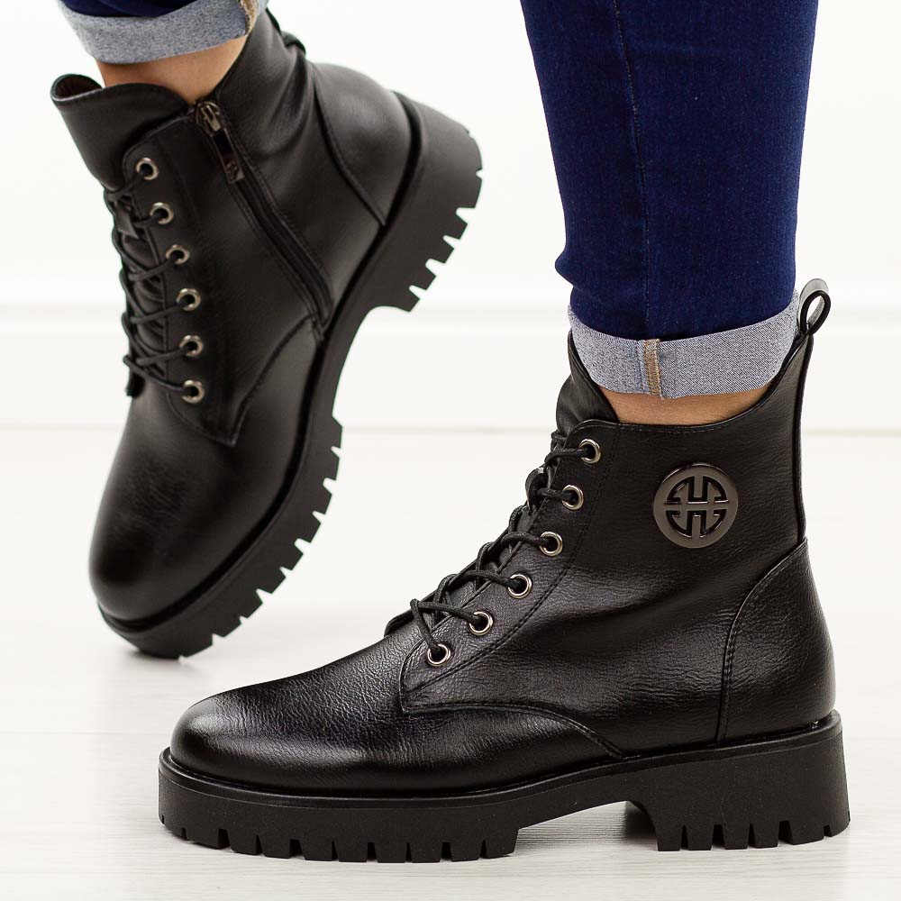 Czarne botki damskie na traperze Potocki 12672