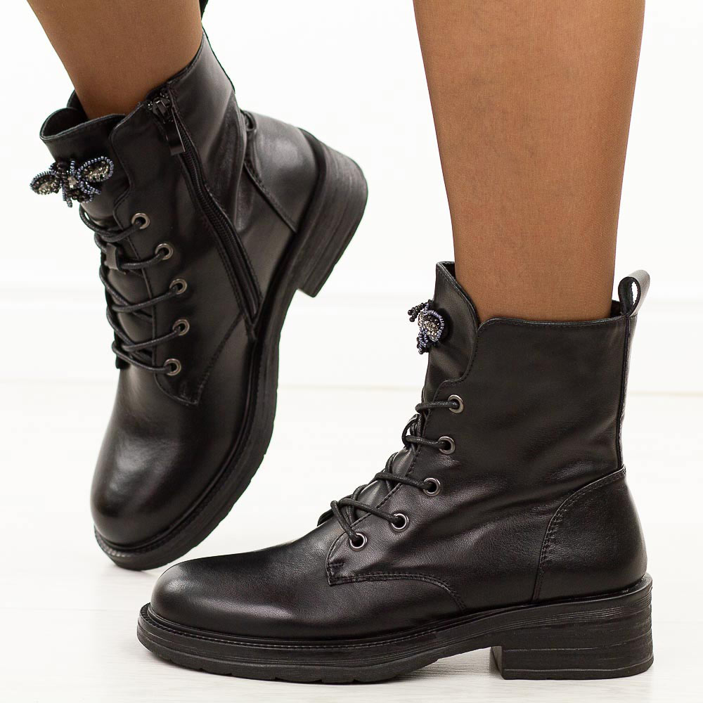 Czarne wyższe skórzane botki damskie M.Daszyński 2509-1