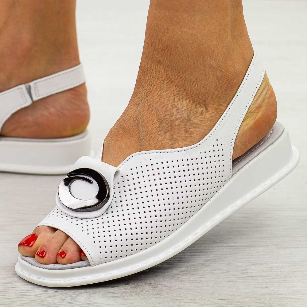 Białe skórzane sandały damskie T.Sokolski L25-10