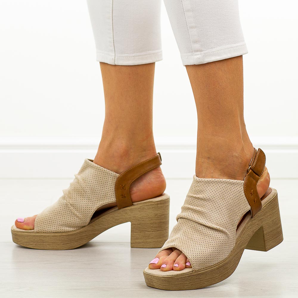 Beżowe sandały damskie na słupku Potocki 54315