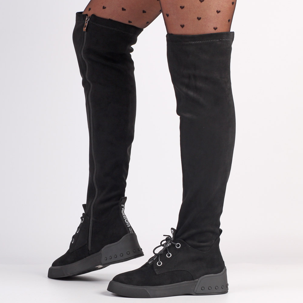 Czarne zamszowe kozaki damskie na traperze Suzana 480 Gruby Spód