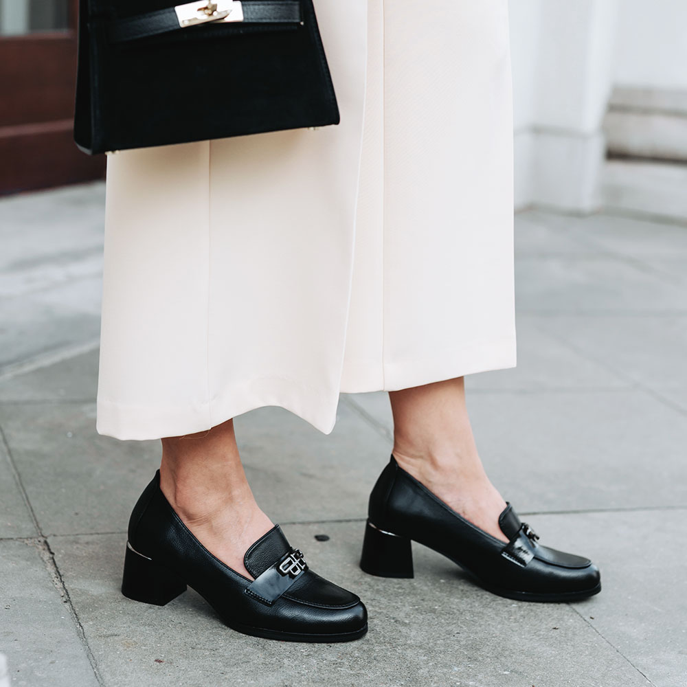 Czarne półbuty damskie na obcasie Potocki 12709