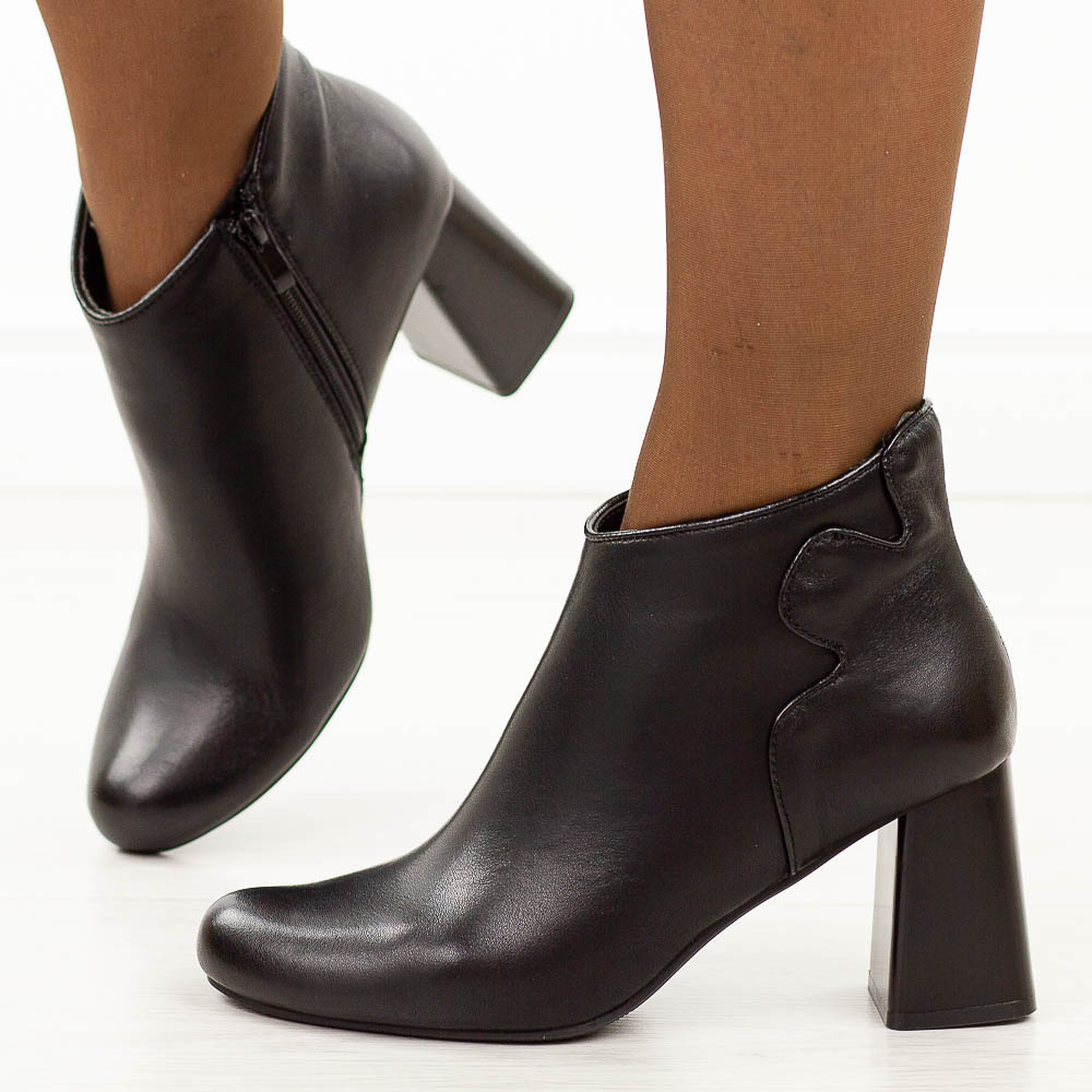Czarne skórzane botki damskie na słupku Jezzi Ol21-2
