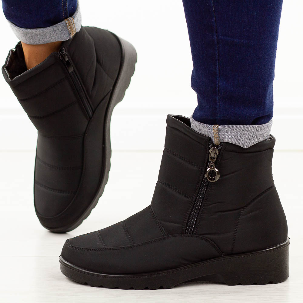 Czarne ciepłe botki damskie na koturnie Vinceza 86240