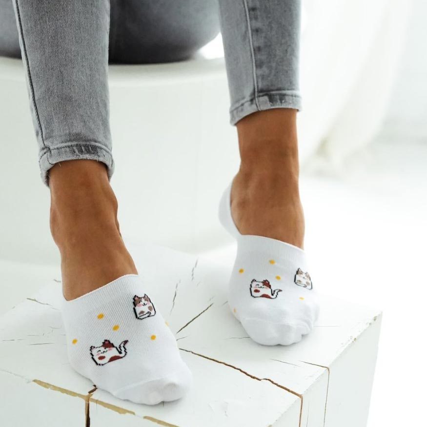 Białe mikrostopki damskie w kotki (model 802)