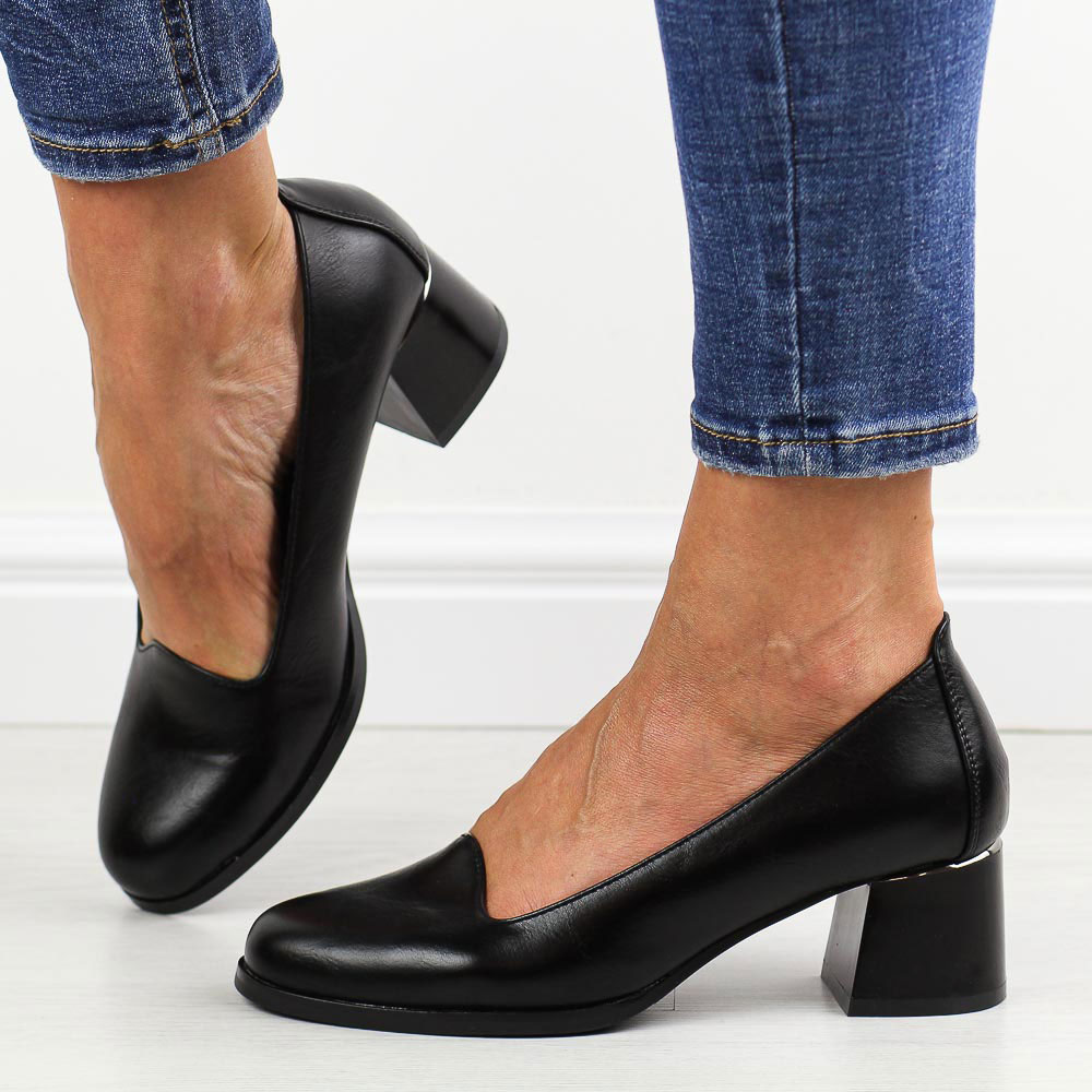 Czarne matowe półbuty damskie na obcasie Potocki 12545