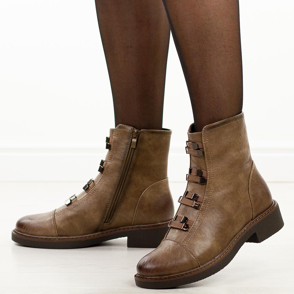 Brązowe płaskie botki damskie M.Daszyński Sa252-16