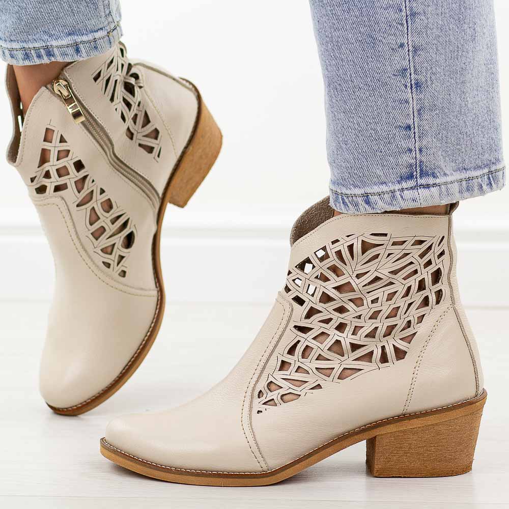 Beżowe skórzane Polskie botki damskie, kowbojki ażurowe na obcasie Deoni Ko-07B