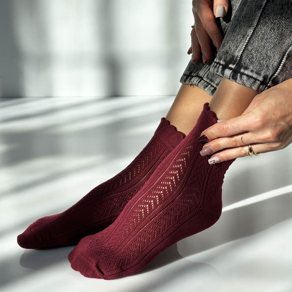 Skarpetki damskie bordo w jodełkę 740