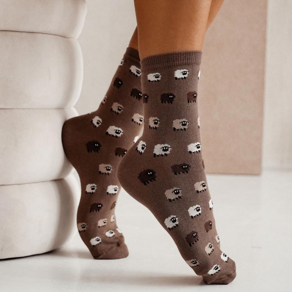 Brązowe skarpetki damskie owieczki 1186