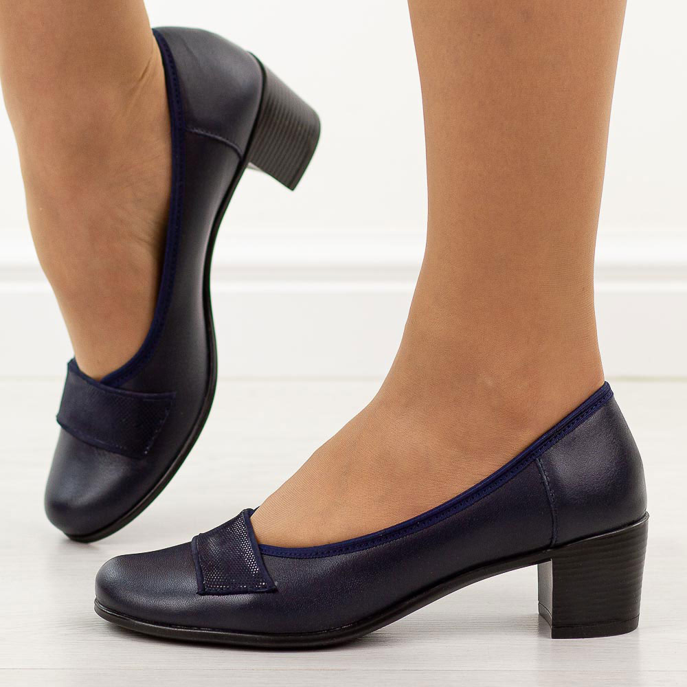 Granatowe skórzane Polskie czółenka damskie na obcasie Gregors 1048